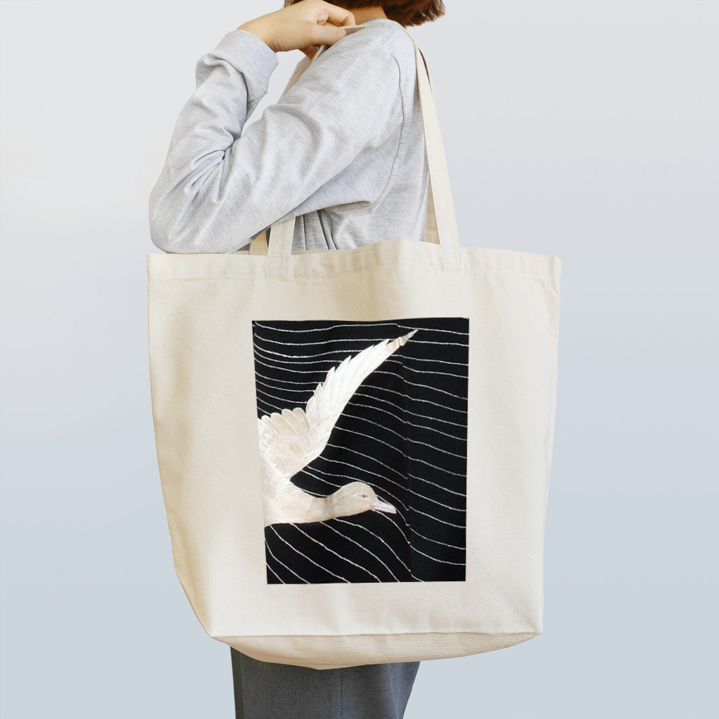 PALA's SHOP　cool、シュール、古風、和風、の黒と白　水鳥の柄 Tote Bag