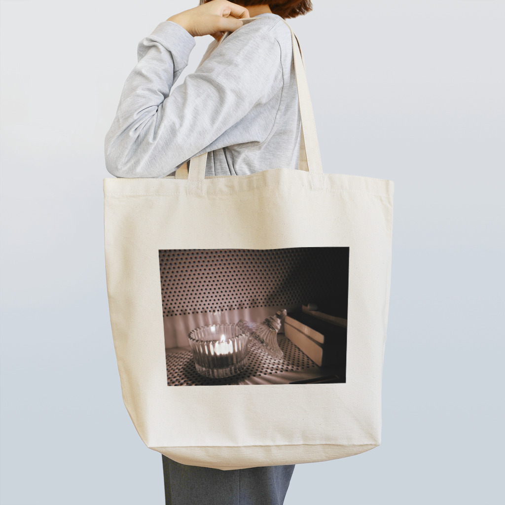 ˃ ˂のおやすみキャンドル Tote Bag