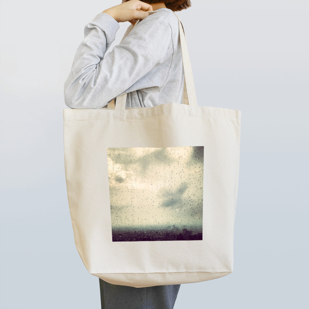 みずたま研究所の鉄の芝生と雨 Tote Bag