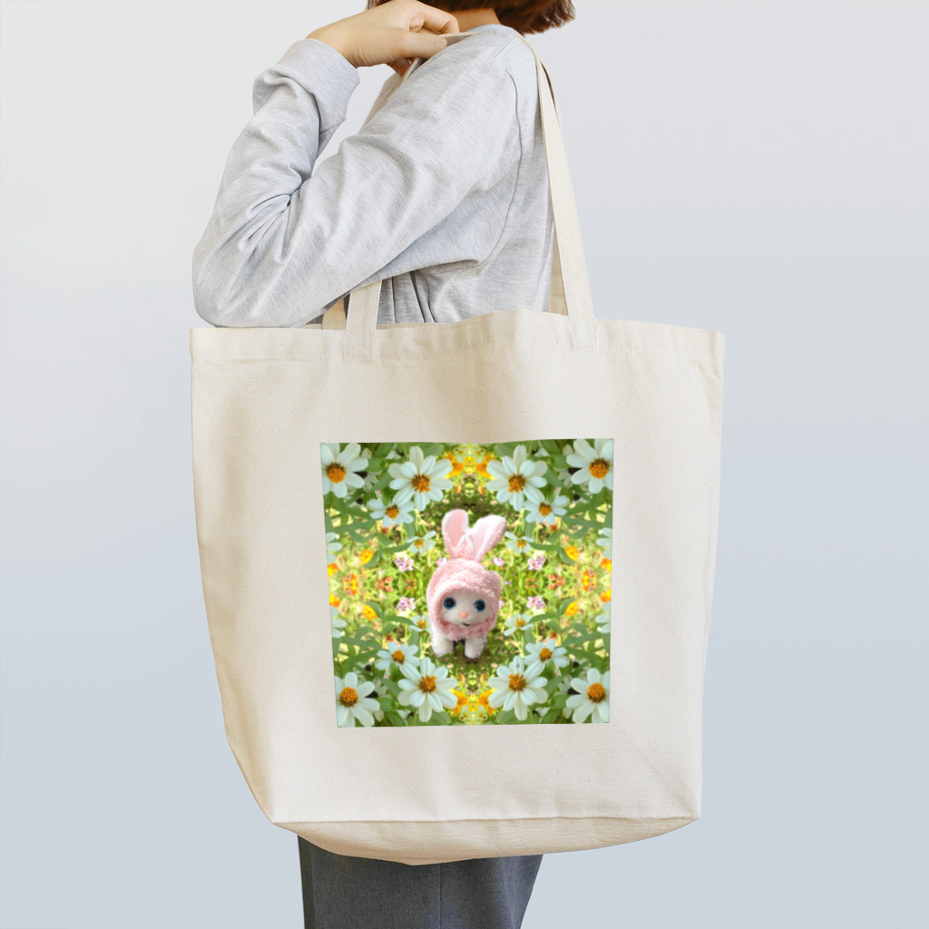 ❀おちゃめの部屋❀の草原をお散歩するミルキーちゃん☆ Tote Bag