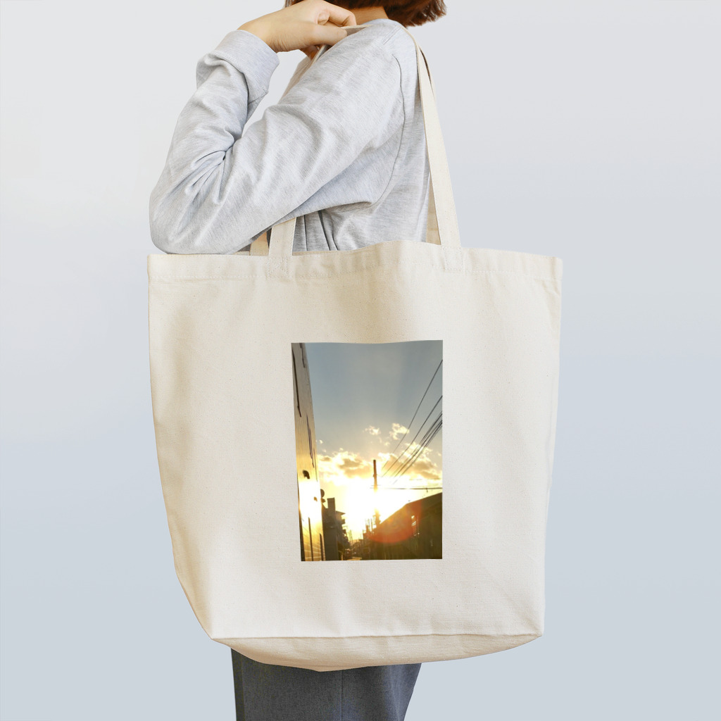 NANASHOPの夕暮れの街角 Tote Bag