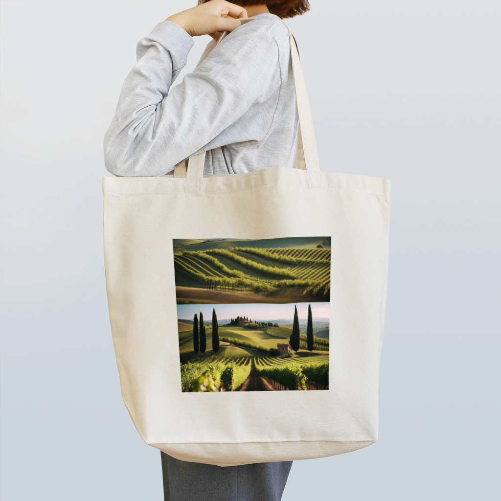 awawoの綺麗な緑が並ぶブドウ畑と木々の景色 トートバッグ