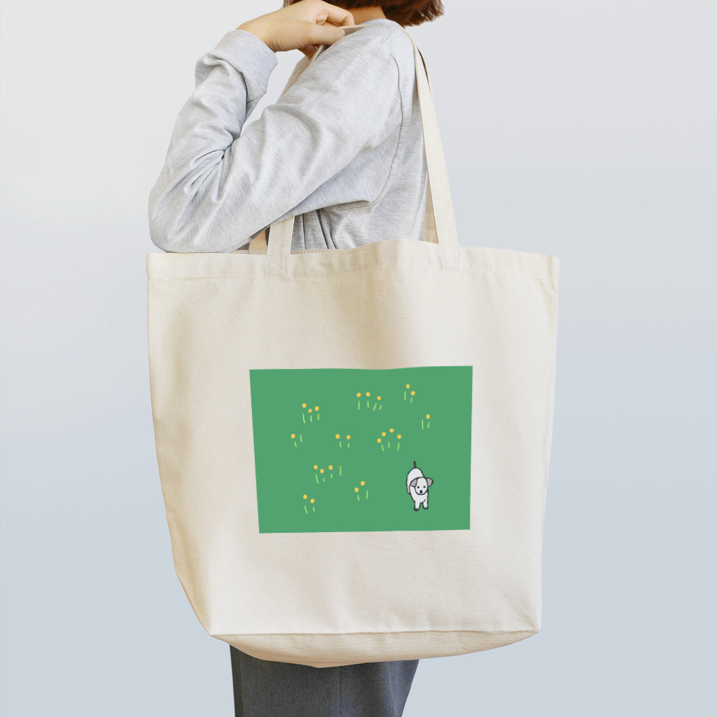 ヨボみの野原に立つ犬 Tote Bag