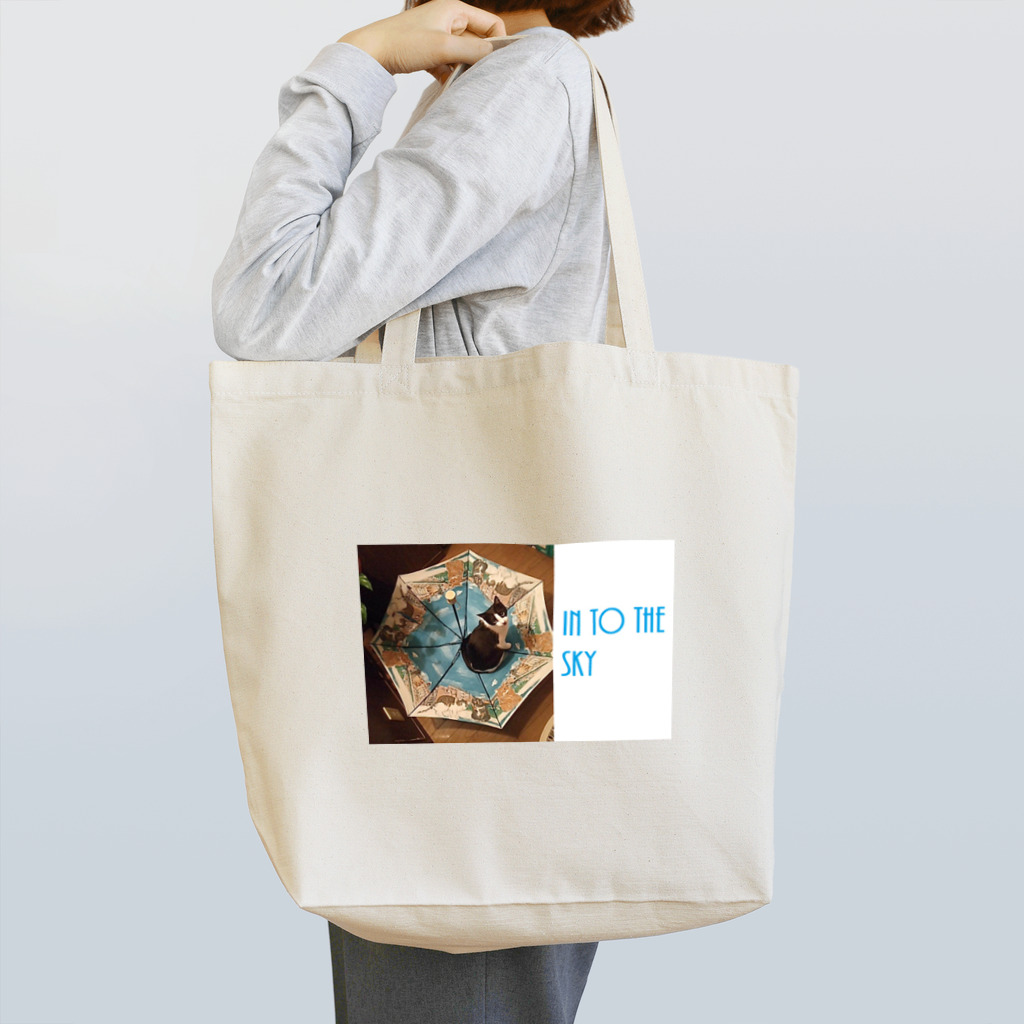 HesseのIn to the Sky Tote Bag