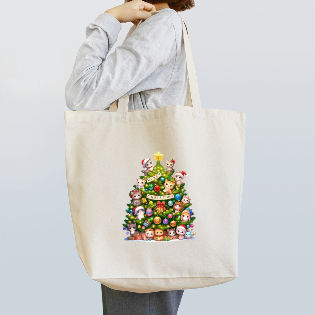 Snow-peaceのクリスマスツリーとキュートな子猫たち トートバッグ