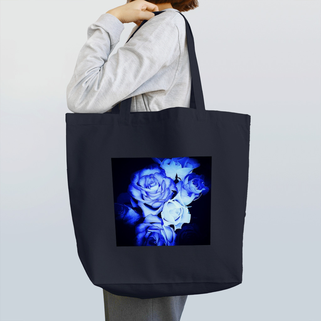 Anna’s galleryのBLUE Rose Tote Bag