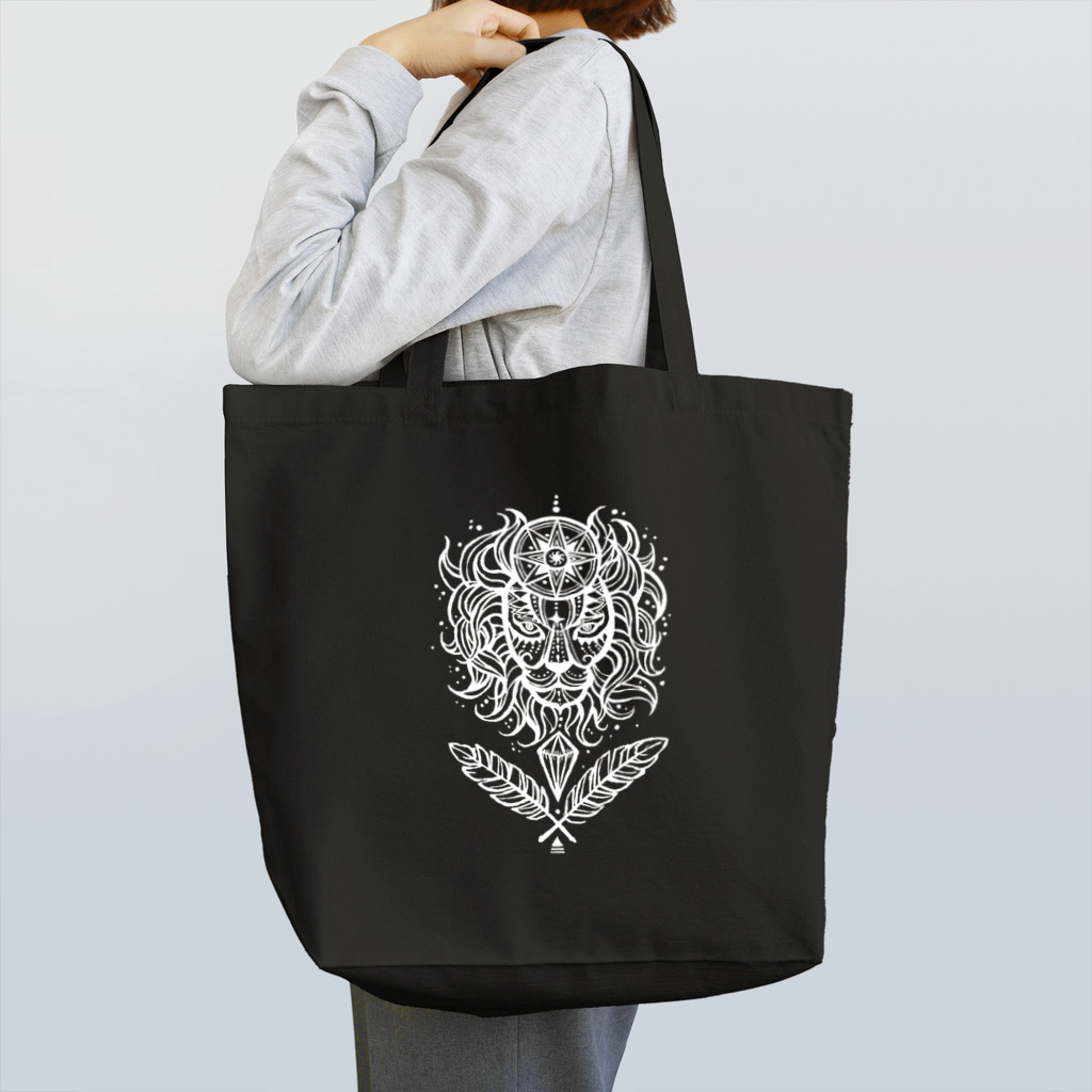 魔法のアイテム屋　SUZURI店の宇宙ライオン（ホワイト） Tote Bag