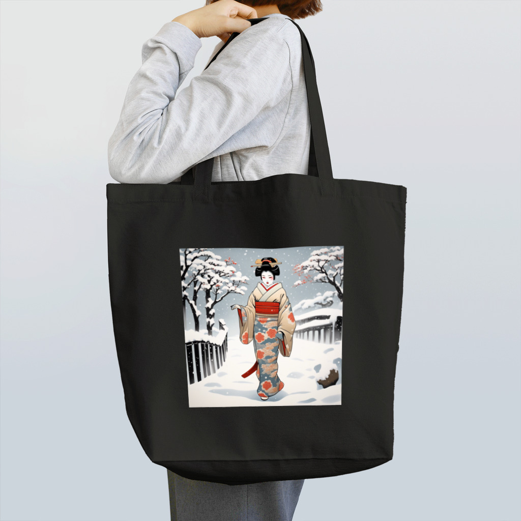 日本の風景 COOL JAPANの日本の風景、冬雪降る中を歩く舞妓さん　MAIKO walking in the snow Tote Bag