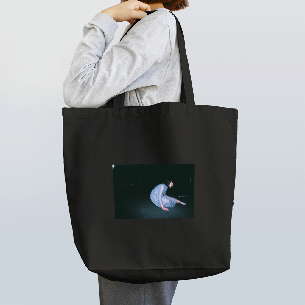 根暗ちゃんの深夜ワンピース着てた１９歳 Tote Bag