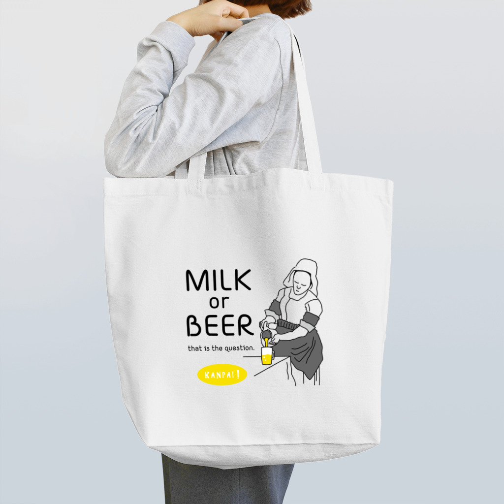 ビールとアート TM-3 Designの名画 × BEER（牛乳を注ぐ女・牛乳かビールか、それが問題だ。）黒線画 Tote Bag