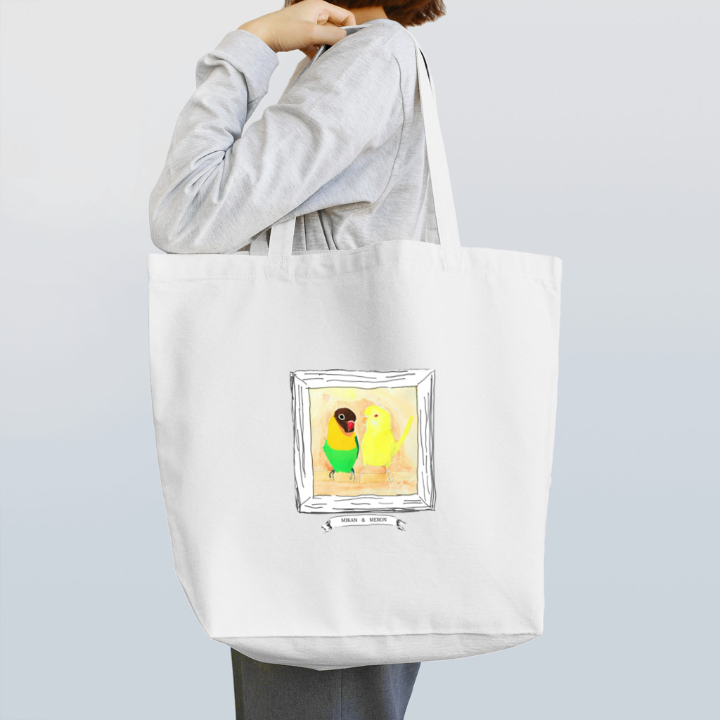 j8ie de vivre♪の　インコ隊　手書きの額に飾ってみた『小６作品　仲良しインコの絵 Tote Bag