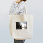 Arteの風にゆれる洗濯物を眺めるねこ Tote Bag