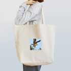 ganeshaの鳥の羽ばたきに続く鷹 Tote Bag