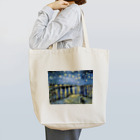 名画館のゴッホ「ローヌ川の星月夜」　フィンセント・ファン・ゴッホの絵画【名画】 Tote Bag