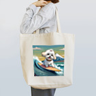 マルチーズファン(Maltese Fans)の富士山をバックにサーフィンを楽しむマルチーズ Tote Bag