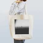 ニューセラミクスの車窓から怪獣がみえた Tote Bag