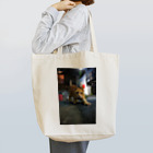 シッポ追いの猫写真店のInto the night Tote Bag