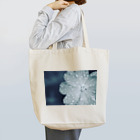 UMIのコスモスの上の雨粒 Tote Bag