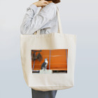 Aiko Nakanoの天井の虫が忘れらない猫 Tote Bag