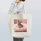 キャリーのふわふわのクッションで遊ぶウサギの赤ちゃん Tote Bag