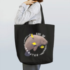 YouStoreのLife of Manatee ライフ・オブ・マナティー　：お魚と泳ぐ Tote Bag