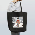 日本の風景 COOL JAPANの日本の風景、冬雪降る中を歩く舞妓さん　MAIKO walking in the snow Tote Bag