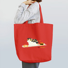 Quatre Illustrationのネコがのってみた♬ 01-S.回転寿司 Tote Bag