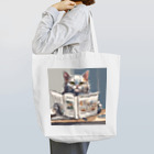 ローズの雑誌を読む猫 Tote Bag