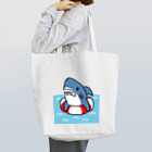 サメ わりとおもいのうきわでうかぶサメ Tote Bag