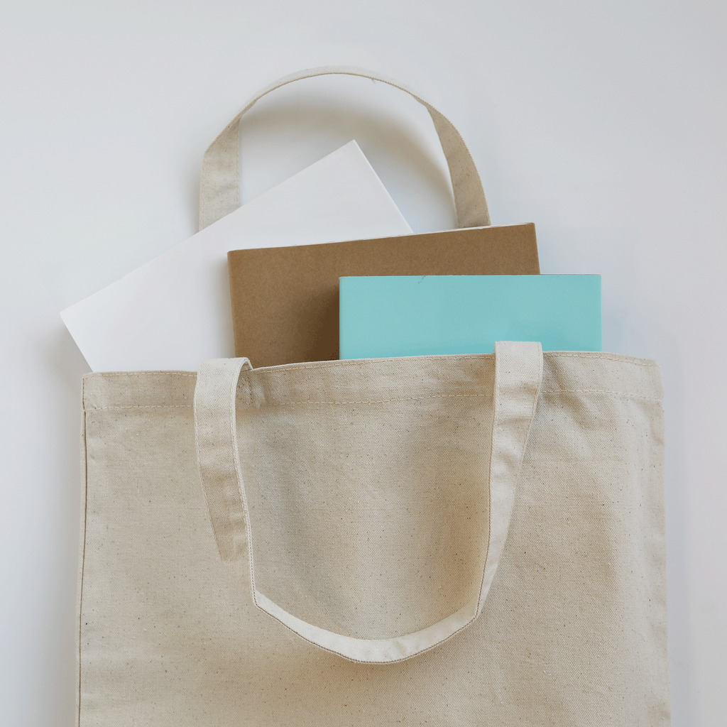 Design UKのサカ&スミスロウ Tote Bag when put in M size